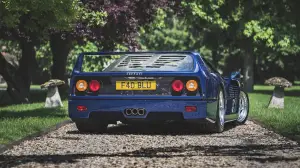 Ferrari F40 blu