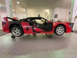 Ferrari F40 semidistrutta dalle fiamme - 2