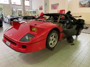 Ferrari F40 semidistrutta dalle fiamme - 6