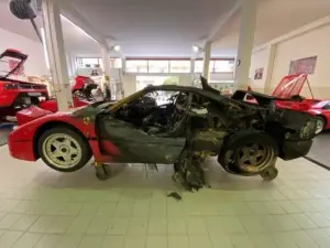 Ferrari F40 semidistrutta dalle fiamme - 7