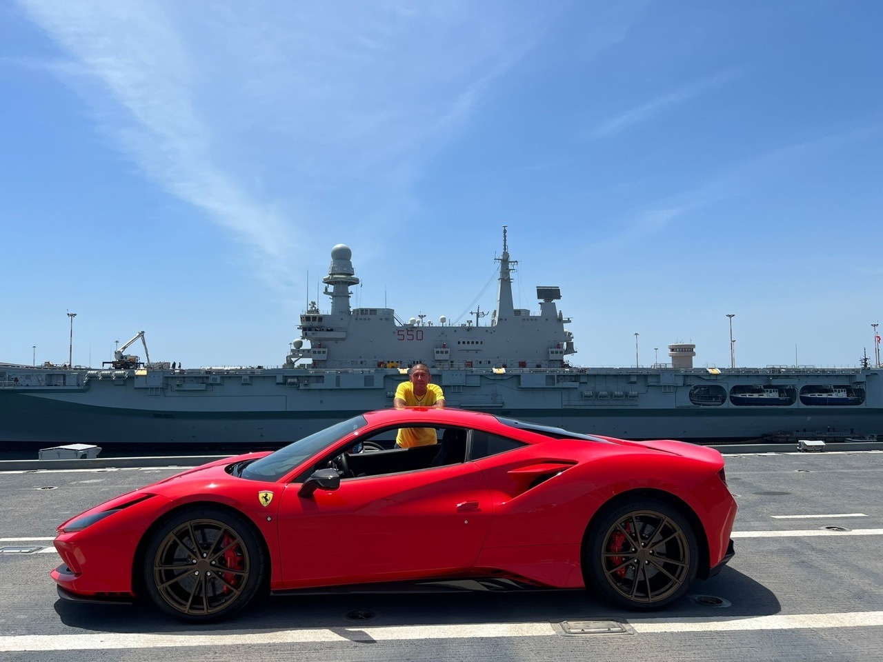 Ferrari F8 Tributo - Portaerei Garibaldi
