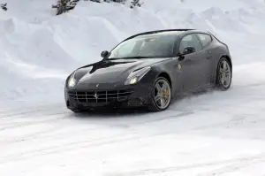 Ferrari FF sulle nevi delle Dolomiti