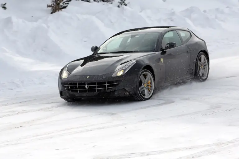 Ferrari FF sulle nevi delle Dolomiti - 2