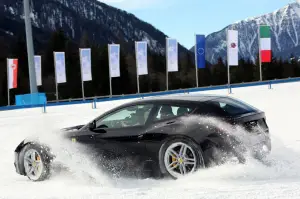 Ferrari FF sulle nevi delle Dolomiti