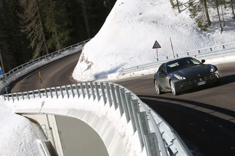 Ferrari FF sulle nevi delle Dolomiti - 5