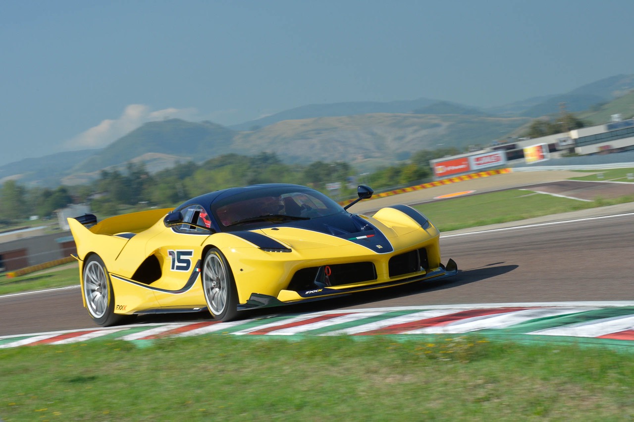 Ferrari FXX K gialla - regalo di compleanno di Benjamin Sloss, executive di Google, alla moglie Christine