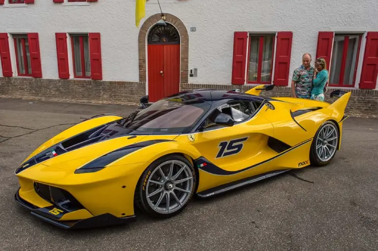 Ferrari FXX K gialla - regalo di compleanno di Benjamin Sloss, executive di Google, alla moglie Christine - 2