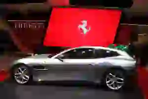 Ferrari GTC4 Lusso T - Salone di Parigi 2016