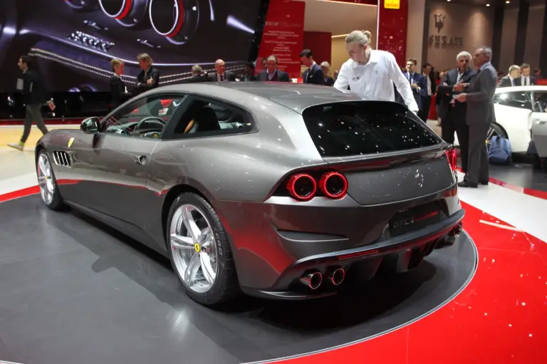 Ferrari GTC4Lusso - Salone di Ginevra 2016 - 7