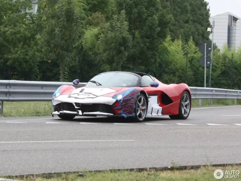 Ferrari LaFerrari Aperta - Foto spia 12-07-2016 - 1