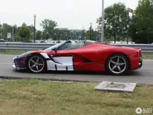 Ferrari LaFerrari Aperta - Foto spia 12-07-2016