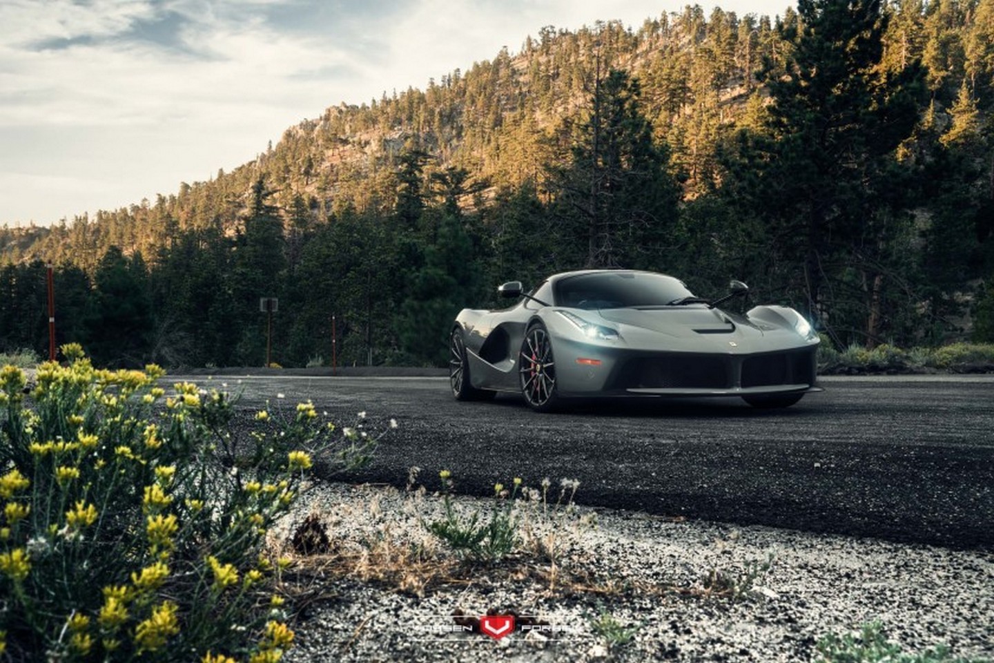 Ferrari LaFerrari con cerchi Vossen