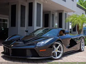 Ferrari LaFerrari in vendita