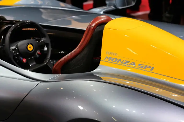 Ferrari Monza SP1 e SP2 - Salone di Parigi 2018 - 4
