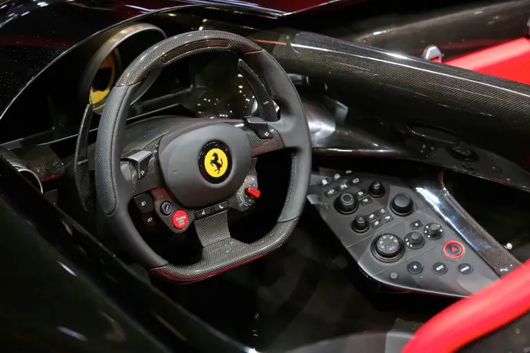 Ferrari Monza SP1 e SP2 - Salone di Parigi 2018 - 5