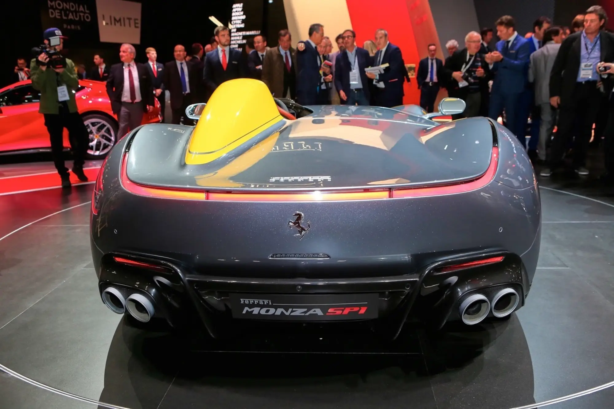 Ferrari Monza SP1 e SP2 - Salone di Parigi 2018 - 11