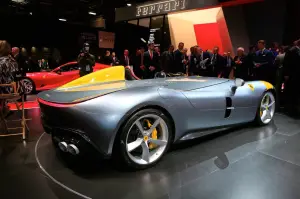 Ferrari Monza SP1 e SP2 - Salone di Parigi 2018 - 13