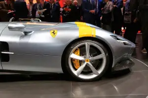 Ferrari Monza SP1 e SP2 - Salone di Parigi 2018 - 16