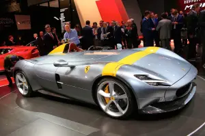 Ferrari Monza SP1 e SP2 - Salone di Parigi 2018 - 17