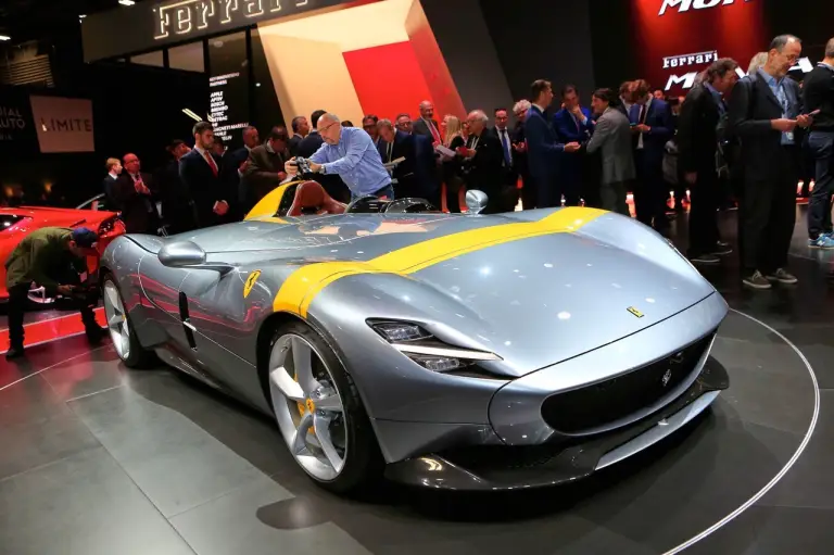 Ferrari Monza SP1 e SP2 - Salone di Parigi 2018 - 20