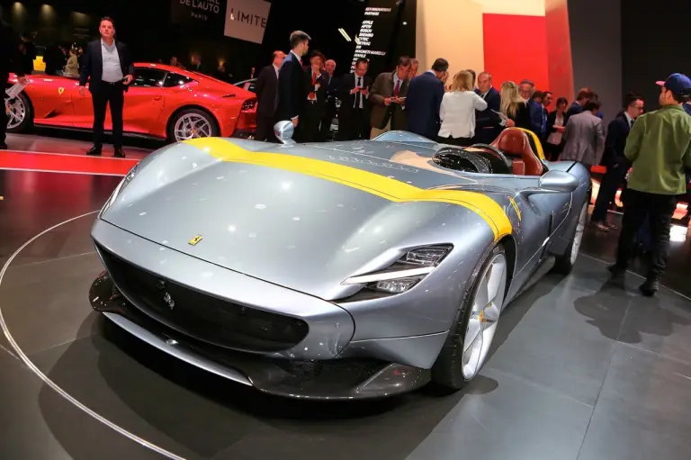 Ferrari Monza SP1 e SP2 - Salone di Parigi 2018 - 29