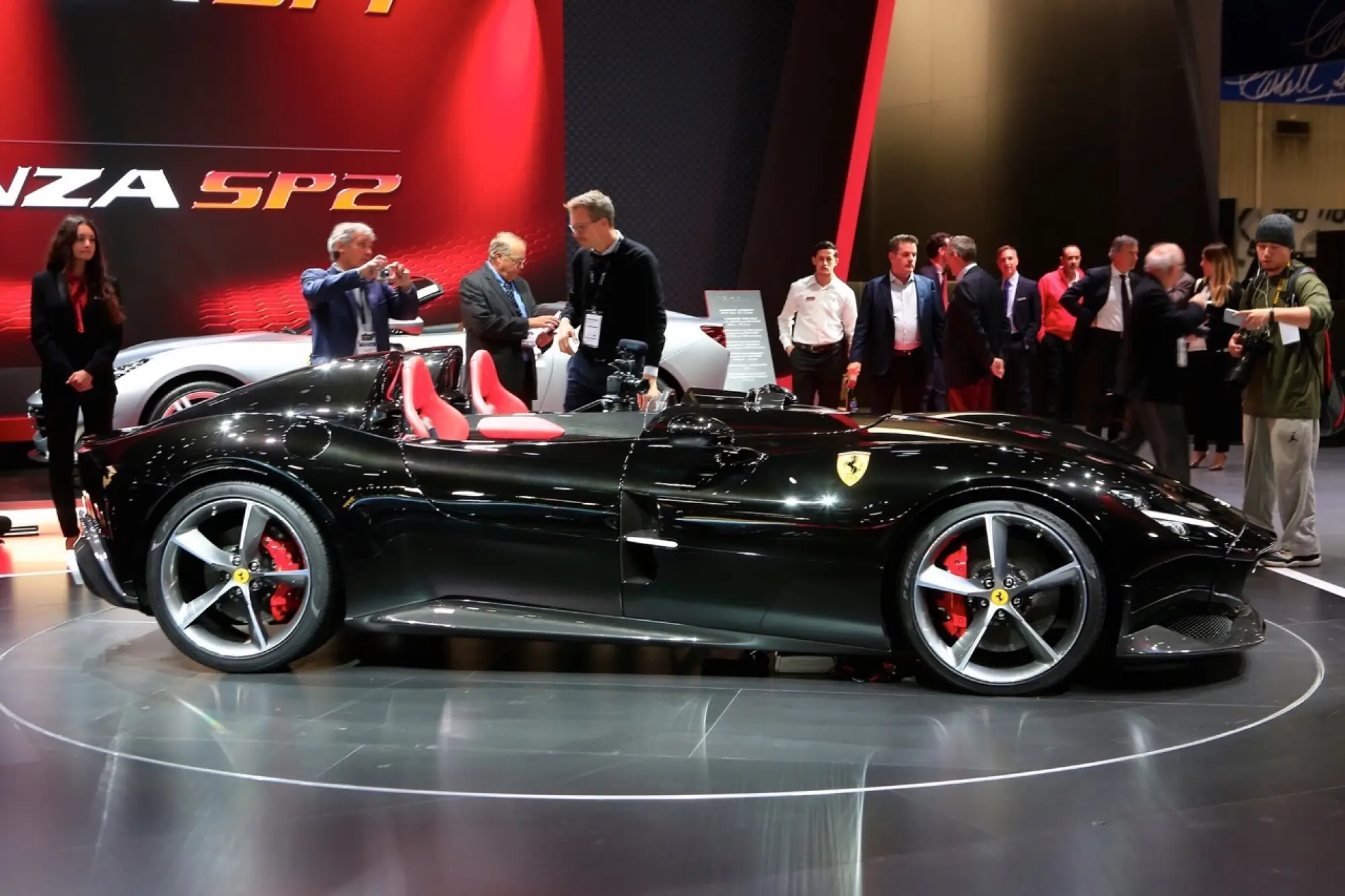 Ferrari Monza SP1 e SP2 - Salone di Parigi 2018 - 32