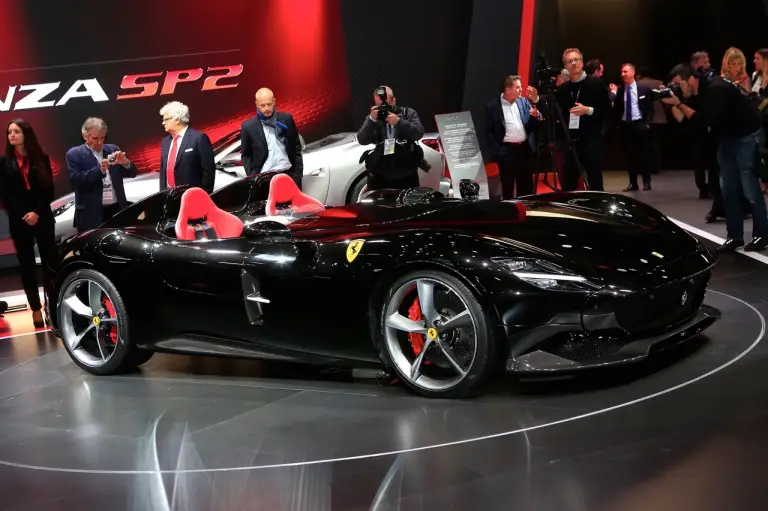 Ferrari Monza SP1 e SP2 - Salone di Parigi 2018 - 34