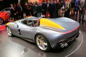 Ferrari Monza SP1 e SP2 - Salone di Parigi 2018