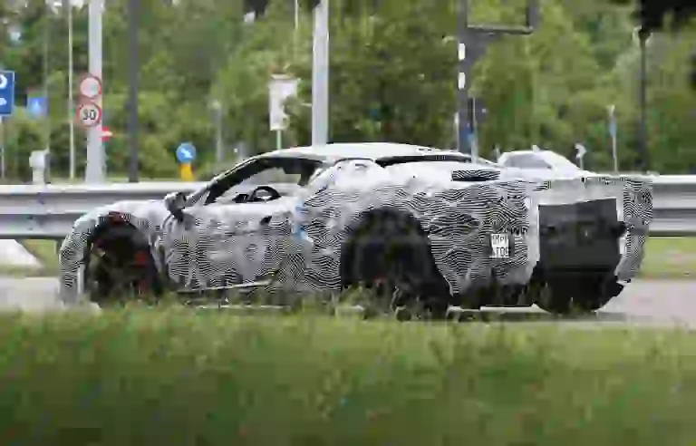Ferrari - Progetto F171 - Foto spia 09-06-2021 - 13