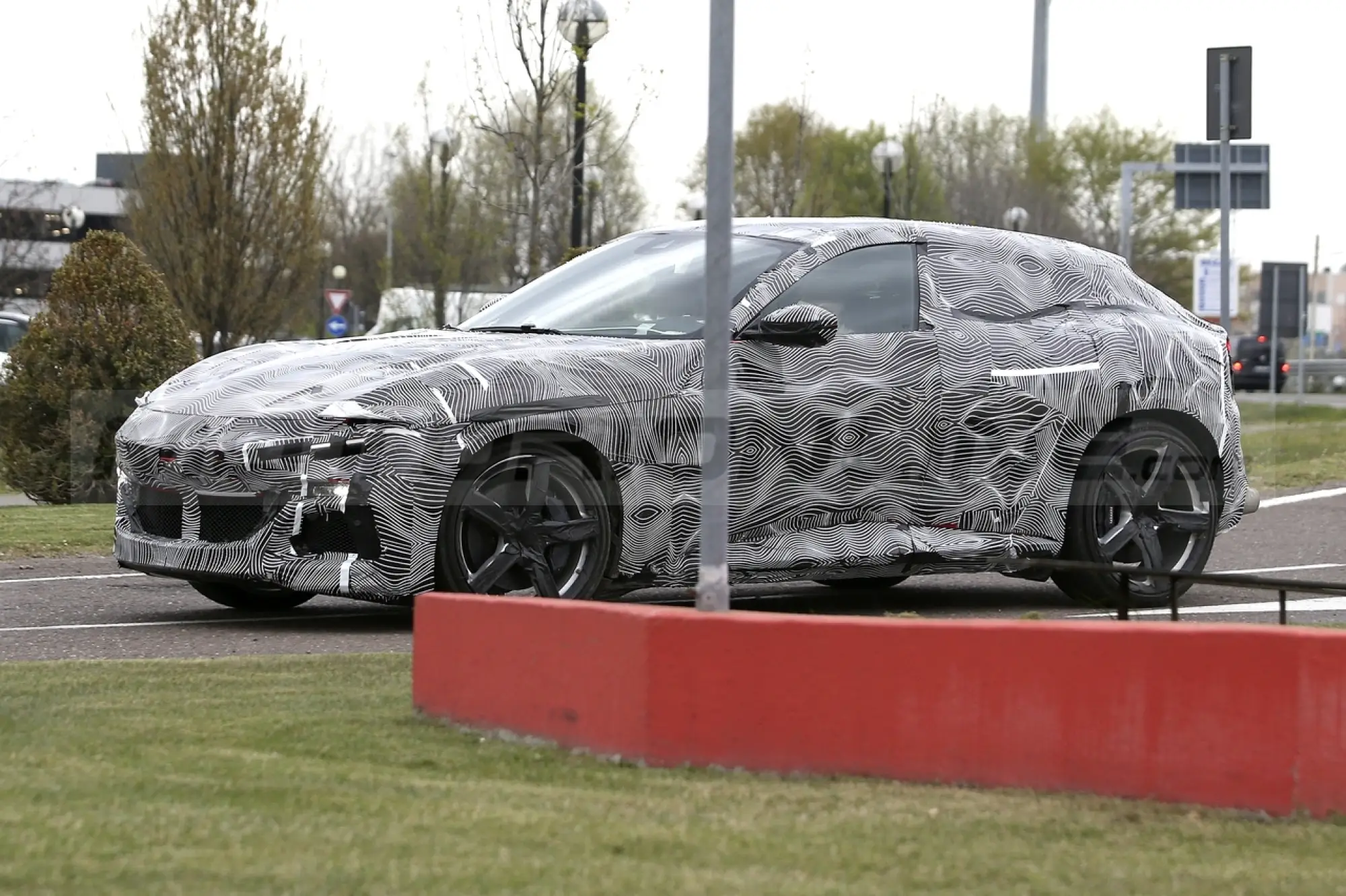 Ferrari Purosangue - Foto Spia 11-04-2022 - 18