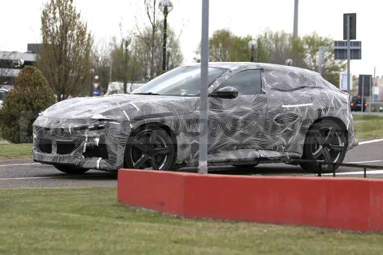 Ferrari Purosangue - Foto Spia 11-04-2022 - 18