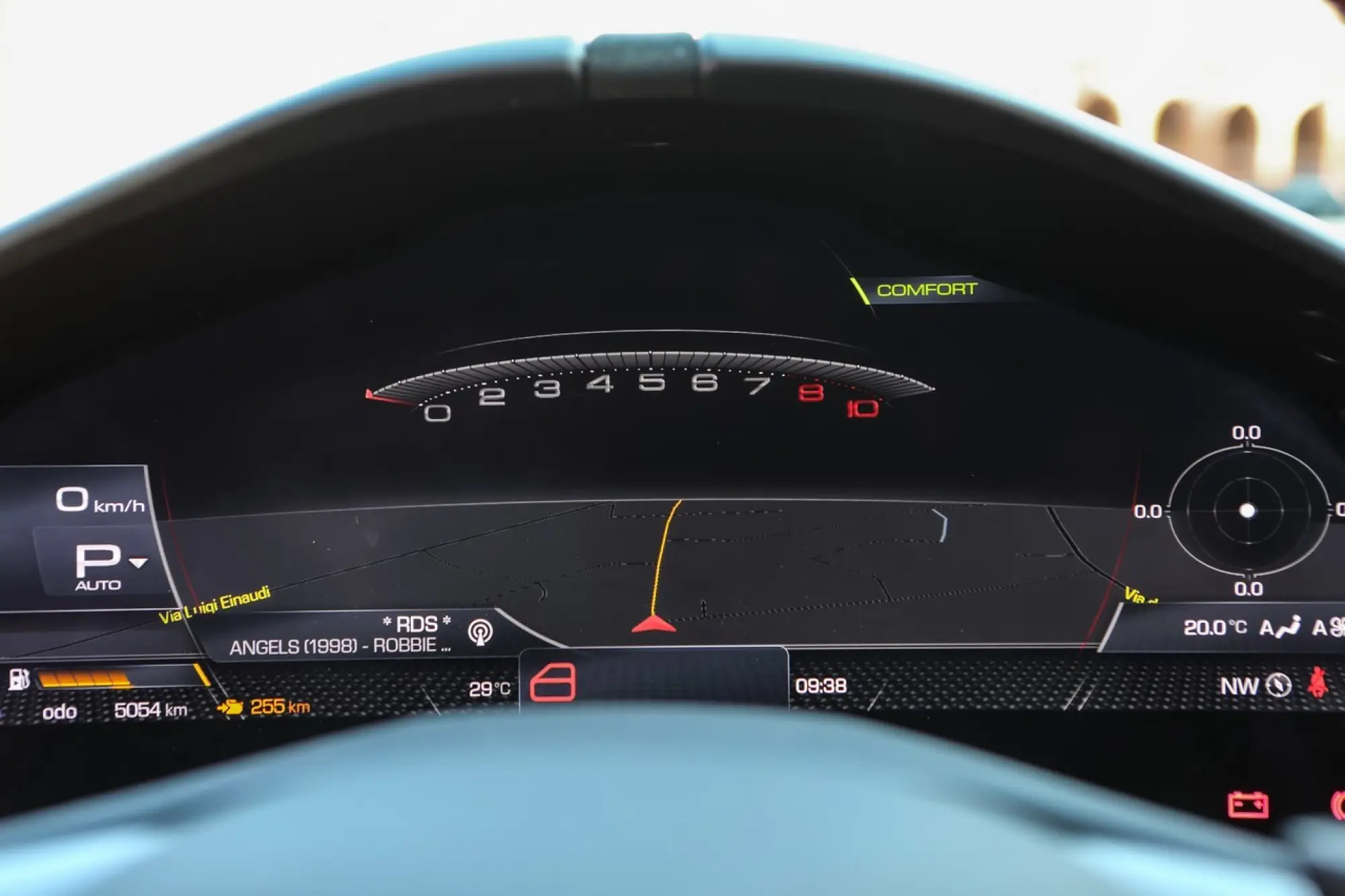 Ferrari Roma 2020 - prova su strada e primo contatto - 7