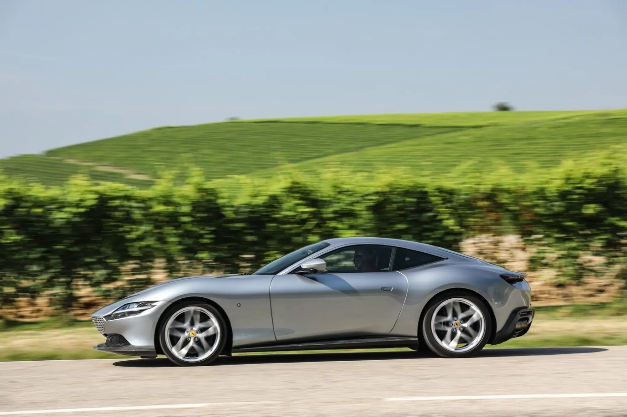 Ferrari Roma 2020 - prova su strada e primo contatto - 20