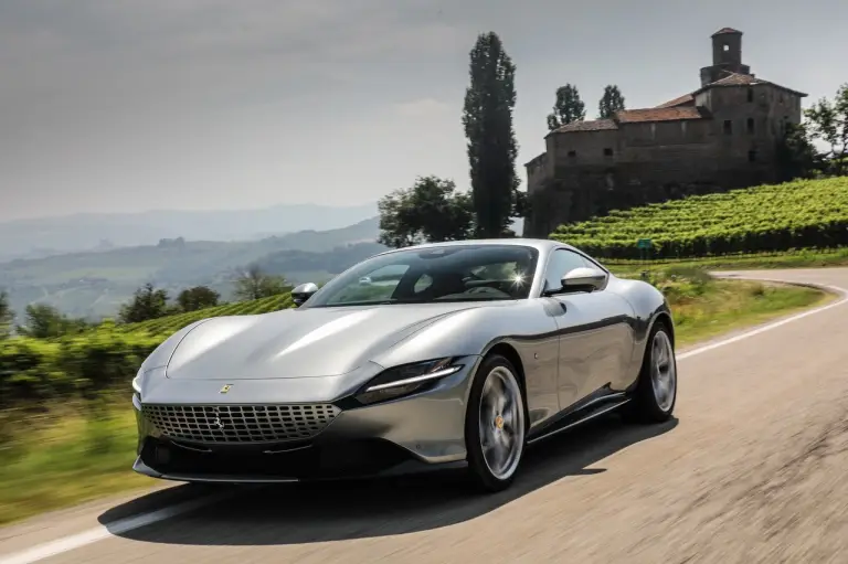 Ferrari Roma 2020 - prova su strada e primo contatto - 24