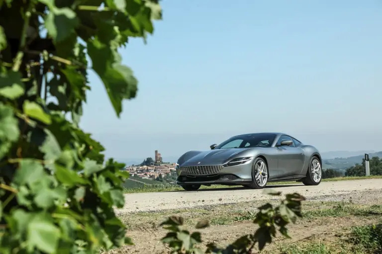 Ferrari Roma 2020 - prova su strada e primo contatto - 38