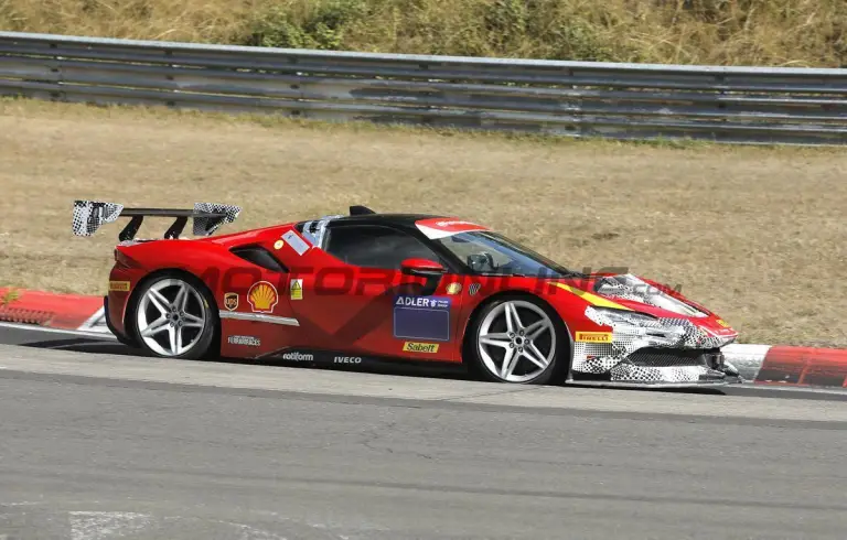 Ferrari SF90 Challenge - Foto spia 07-09-2022 - 9