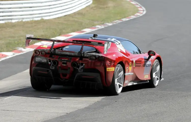 Ferrari SF90 Challenge - Foto spia 07-09-2022 - 7