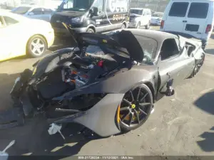 Ferrari SF90 Stradale 2022 incidentata - Foto