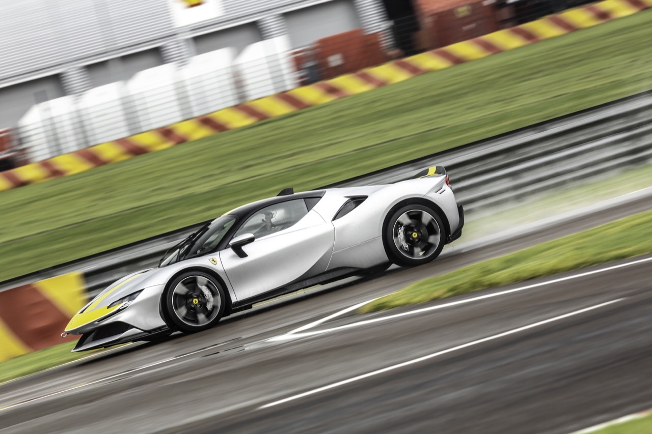 Ferrari SF90 Stradale Assetto Fiorano - Prova in Pista