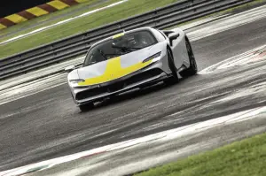 Ferrari SF90 Stradale Assetto Fiorano - Prova in Pista