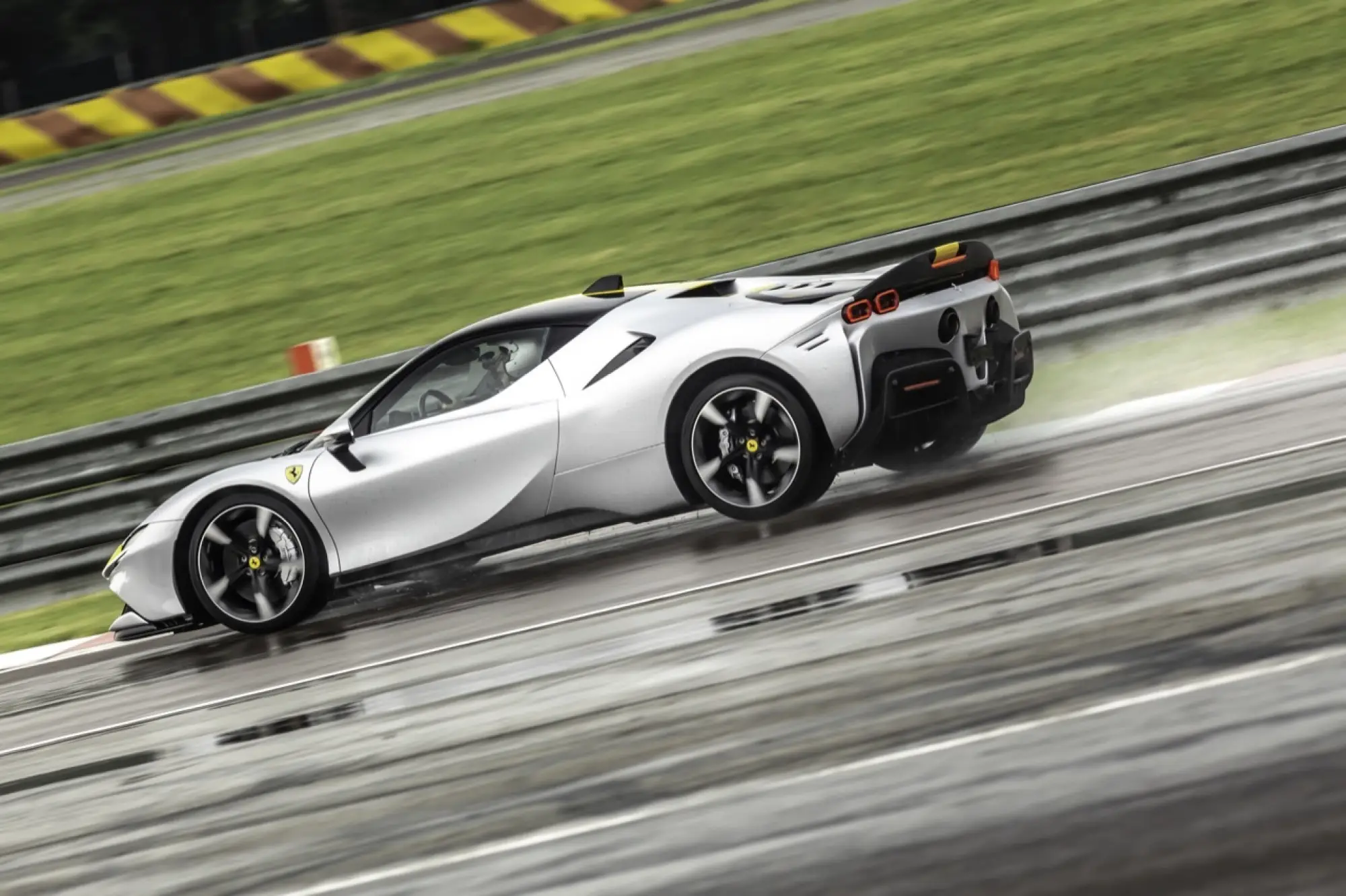 Ferrari SF90 Stradale Assetto Fiorano - Prova in Pista - 5