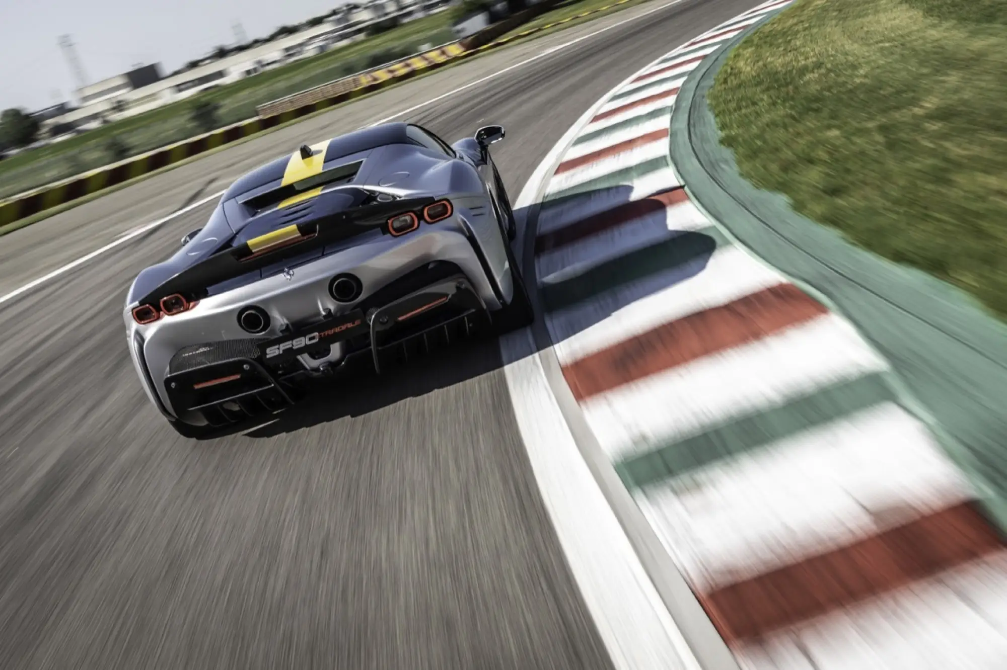 Ferrari SF90 Stradale Assetto Fiorano - Prova in Pista - 6