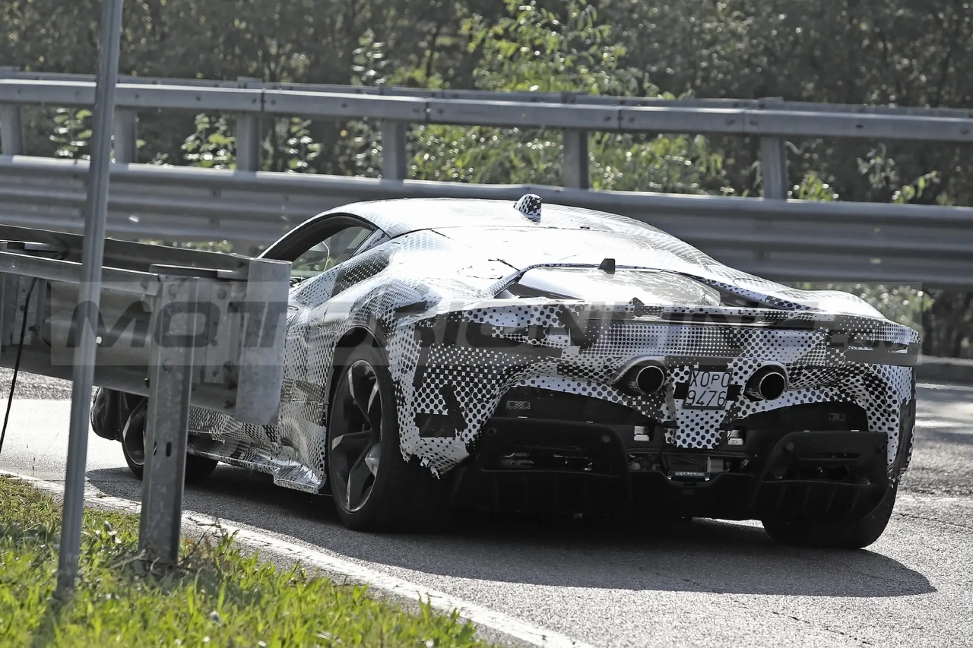 Ferrari SF90 Versione Speciale - Foto Spia 02-11-2022 - 11