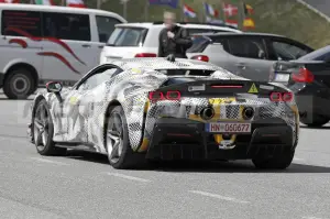 Ferrari SF90 Versione Speciale - Foto Spia 09-06-2022 - 3