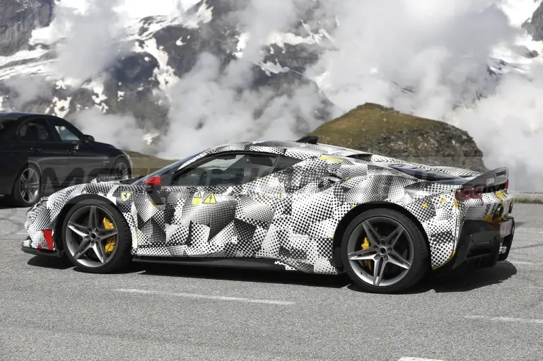 Ferrari SF90 Versione Speciale - Foto Spia 09-06-2022 - 12