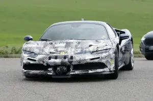 Ferrari SF90 Versione Speciale - Foto Spia 10-05-2022