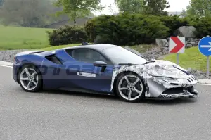 Ferrari SF90 Versione Speciale - Foto Spia 10-05-2022