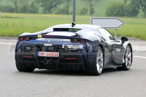 Ferrari SF90 Versione Speciale - Foto Spia 10-05-2022