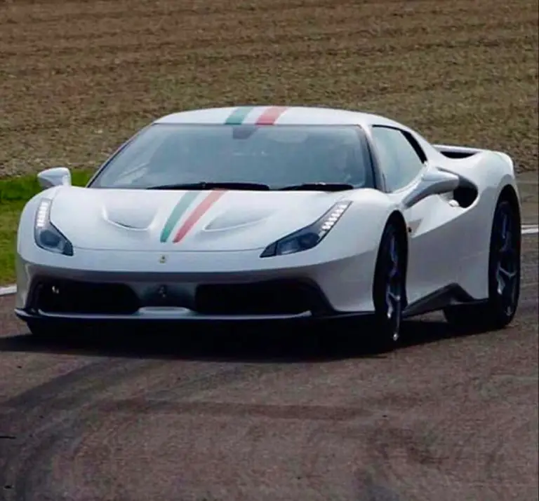 Ferrari - un particolare esemplare di 488 - 1