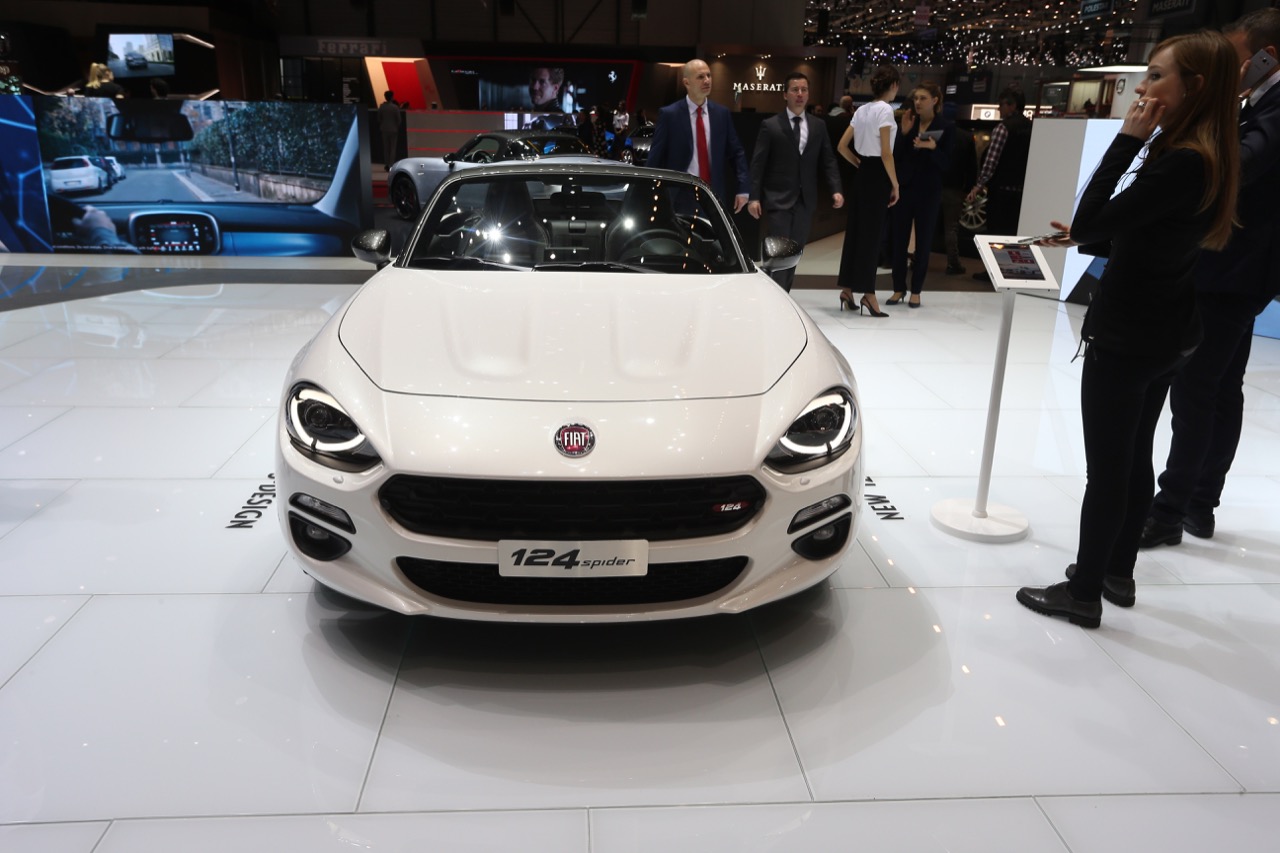 Fiat 124 Spider S-Design (foto live) - Salone di Ginevra 2018